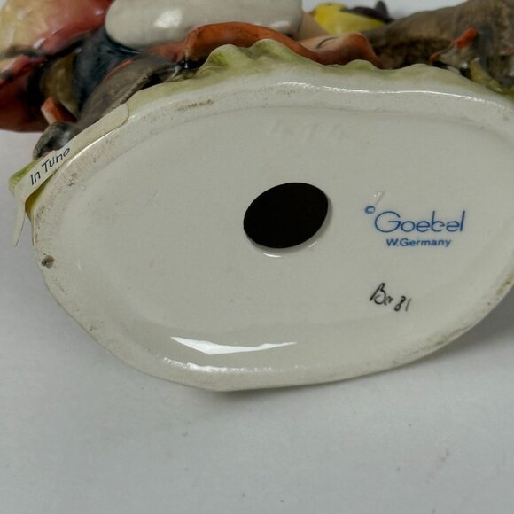 Vintage Goebel Hummel Figurine Girl with Bird TMK-7 Germany 1991–1999 Hand Pain - Picture 7 of 7